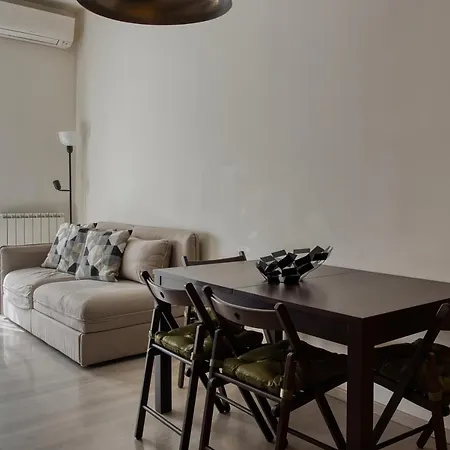 Joivy Vibrant 2bed With Balcony アパート *