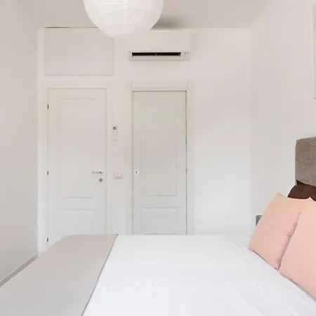 Santa Tecla Living Taramelli 66 Milan