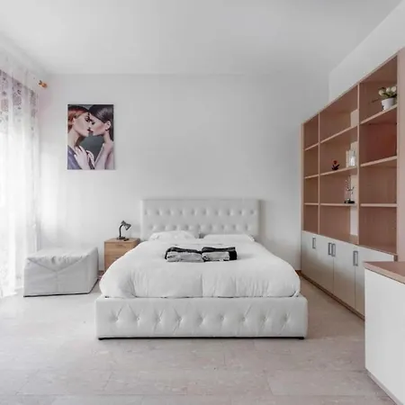 Moncler House Navigli 아파트 밀라노