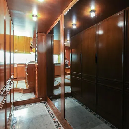 San Babila Apartament *