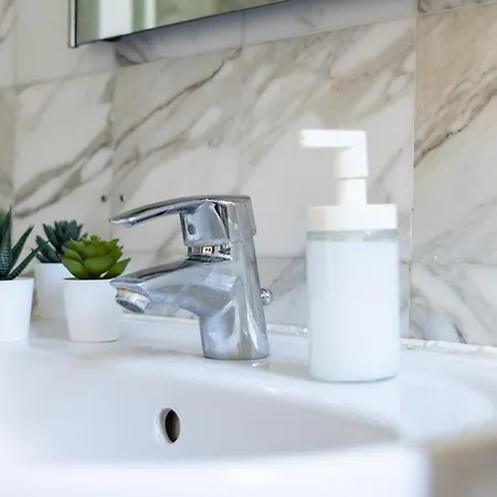 Stazione Centrale-repubblica In Centro Con Wifi Lägenhet *