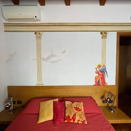 Apartment The Pretty Attic