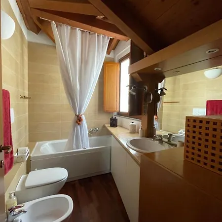 The Pretty Attic Apartment *