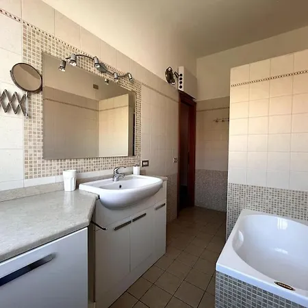 - Magistretti. Ampio Bilocale Apartman