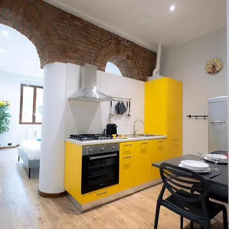 The Red Bricks - San Babila Area Lägenhet *