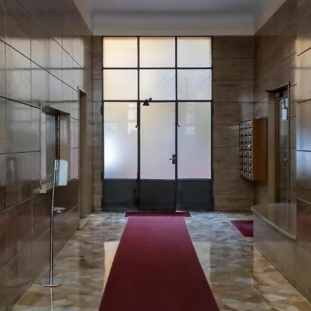 Ihost - Niccolini 21 Mediolan