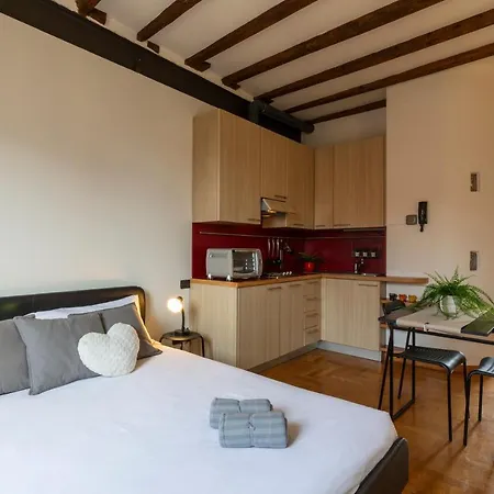 Pit Stop - Navigli * Μιλάνο