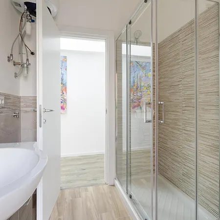 Guesthost - Cagnola Cozy With Balcony * Milan