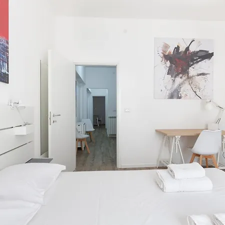 Guesthost - Cagnola Cozy With Balcony Daire