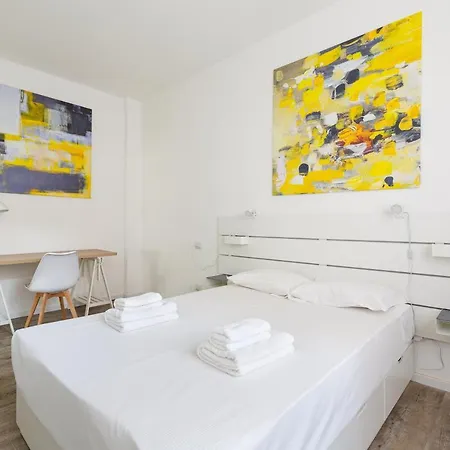 Guesthost - Cagnola Cozy With Balcony