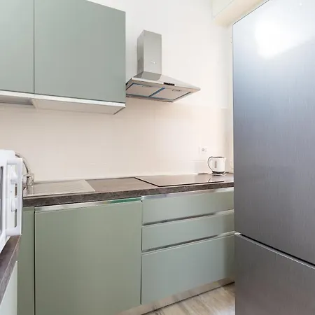 Apartment Guesthost - Cagnola Cozy With Balcony *