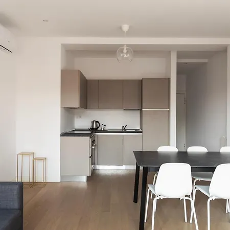 Youhosty - Gioia 1 Big * Μιλάνο