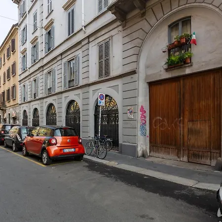 Pit Stop - Navigli Lägenhet *