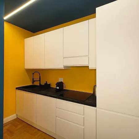 Luxury 2 Bedrooms And 2 Baths In Downtown With Ac, Wifi, Subway Aiport Conneted Milão