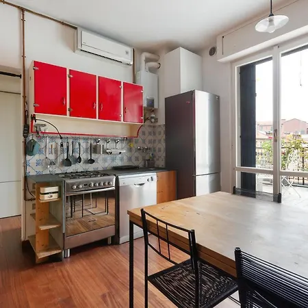 Guesthost - With Huge Terrace- Calvairate District Appartement Milaan