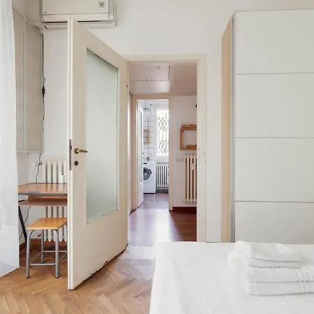 Guesthost - With Huge Terrace- Calvairate District Appartement *