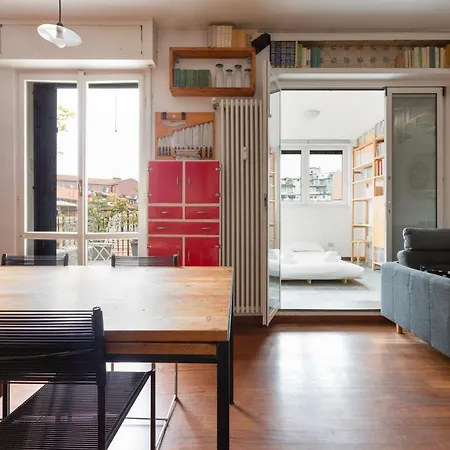 Guesthost - With Huge Terrace- Calvairate District Appartement Milaan