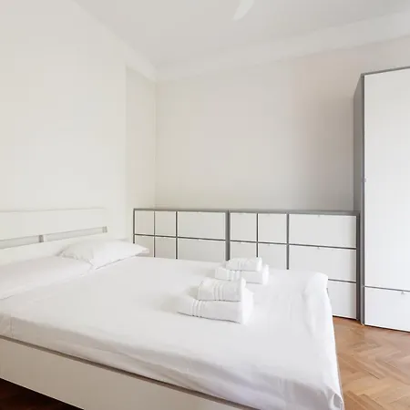 Guesthost - With Huge Terrace- Calvairate District