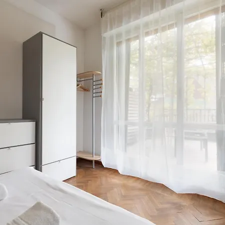 Guesthost - With Huge Terrace- Calvairate District Milaan