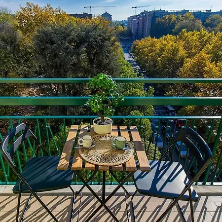 Charmy & Cozy Panoramic Flat 50m From M4 Stop Daire *