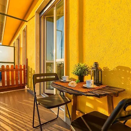 Sunny & Updated Flat With Panoramic View 50m From M4 Stop Milánó