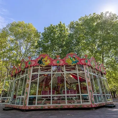 Sunny & Updated Flat With Panoramic View 50m From M4 Stop