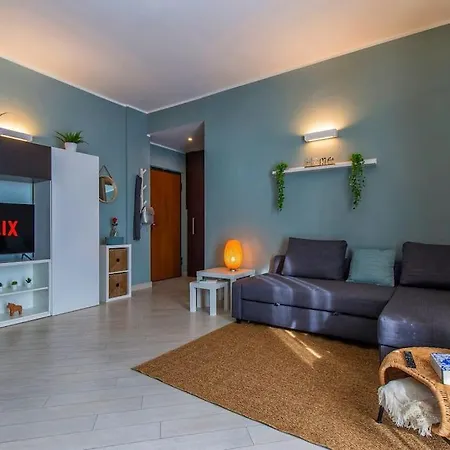 Charmy & Cozy Panoramic Flat 50m From M4 Stop Daire