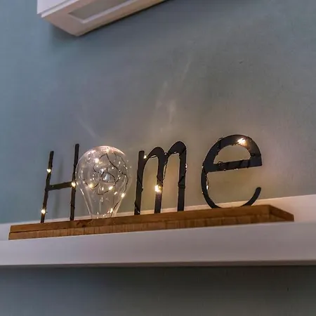 Charmy & Cozy Panoramic Flat 50m From M4 Stop *