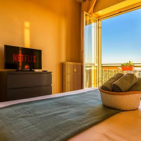 Sunny & Updated Flat With Panoramic View 50m From M4 Stop Apartman Milánó