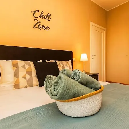 Sunny & Updated Flat With Panoramic View 50m From M4 Stop Apartman