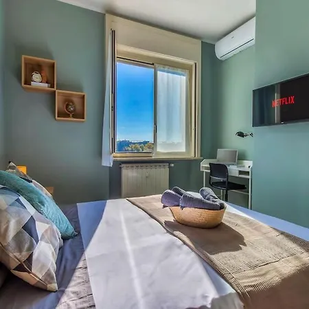 Charmy & Cozy Panoramic Flat 50m From M4 Stop Milan