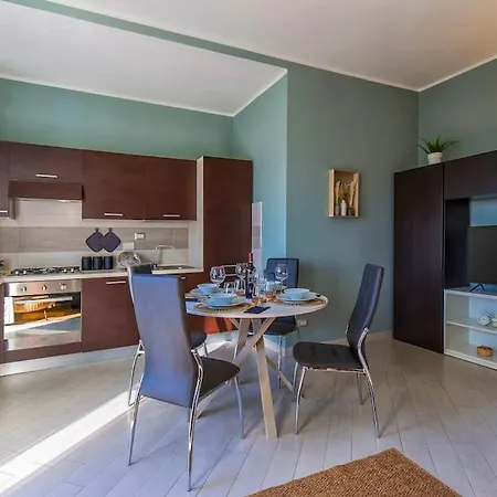 Charmy & Cozy Panoramic Flat 50m From M4 Stop Daire *