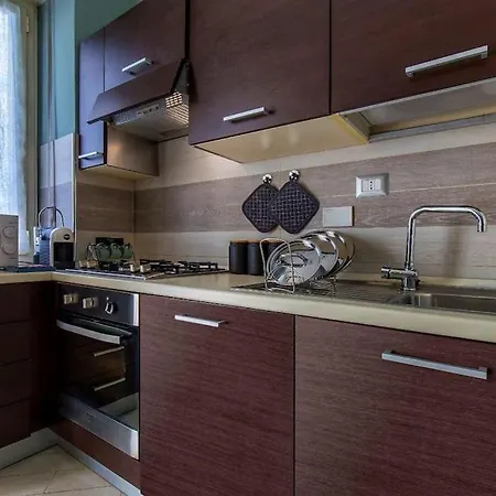 Charmy & Cozy Panoramic Flat 50m From M4 Stop * Milan