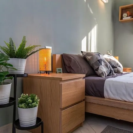 Charmy & Cozy Panoramic Flat 50m From M4 Stop Milan