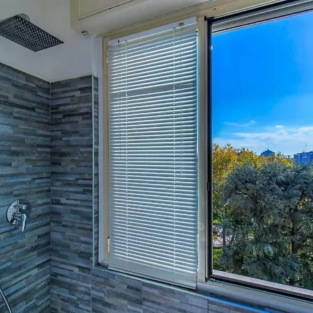 Charmy & Cozy Panoramic Flat 50m From M4 Stop Daire