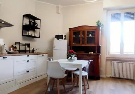 Kademy House-bright Top-floor 2-bedroom Short Walk To Station * ミラノ