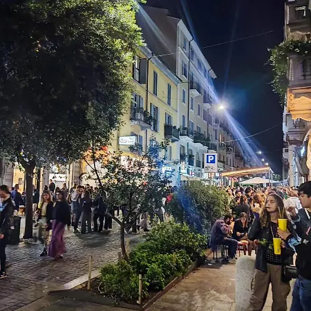 Isola Di Chinatown Area Pedonale Comoda * Milano