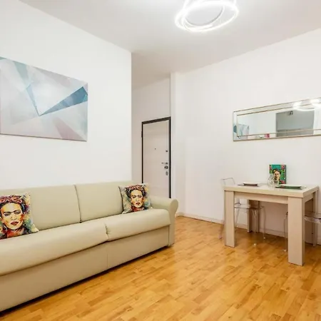 Cozy Near To Fashion District Apartment