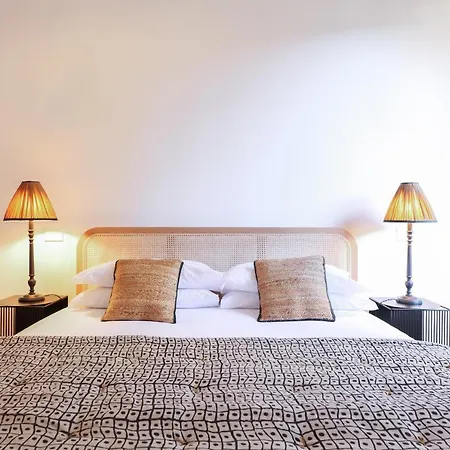 Adelaide Elegant Milan