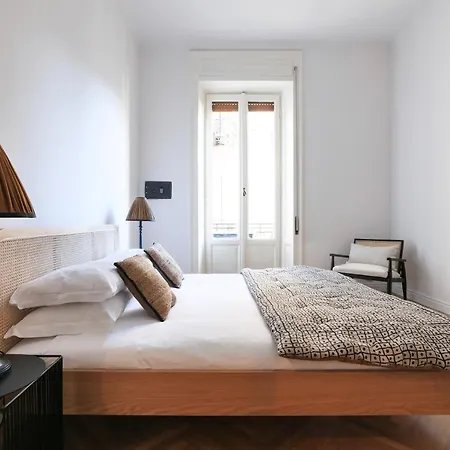 Adelaide Elegant * Milan