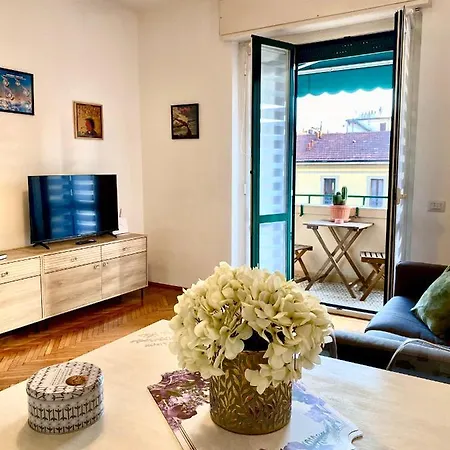 アパート Daniela's Spazioso Ai Navigli ミラノ