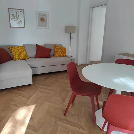 Elegante Bilocale A Con Balcone Milan