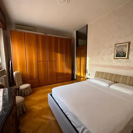 아파트 Dehomes - Two Bedrooms, Terrace, Wi-fi, Tram To Centre & Rho Fiera *