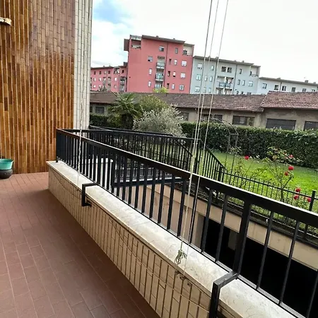 Dehomes - Two Bedrooms, Terrace, Wi-fi, Tram To Centre & Rho Fiera 아파트