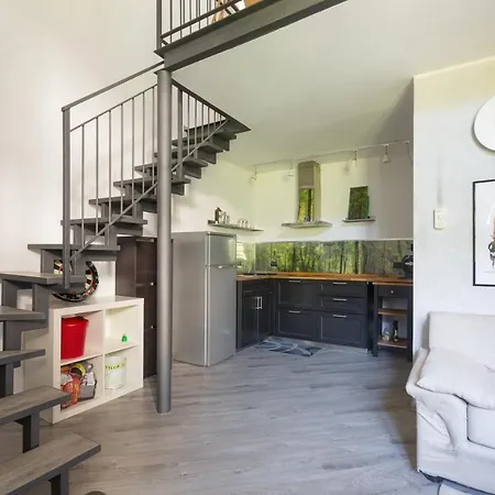 Guesthost - Vigentino Loft With Terrace מילאנו