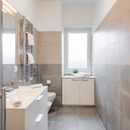 Washington, 83 - Luminoso E מילאנו