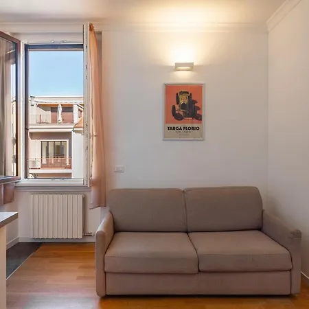 Navigli-centro Comfort Con Wifi Διαμέρισμα *