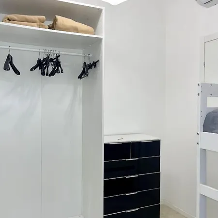 The White House, Modern In Center