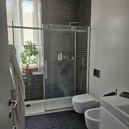 Comfort & Design In The City Centre Apartment Milan
