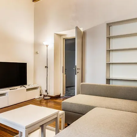 Lägenhet Nuovo Elegante Trilocale Tra Duomo E Darsena